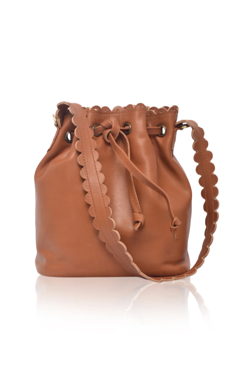 Mini‑Eimertasche aus Leder mit Rand‑Schnürzug und zwei verstellbaren Gurten